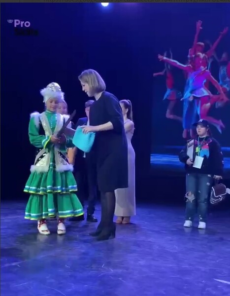 На Всероссийском конкурсе детского творчества вручили призы, изготовленные участником чемпионатов «Абилимпикс»