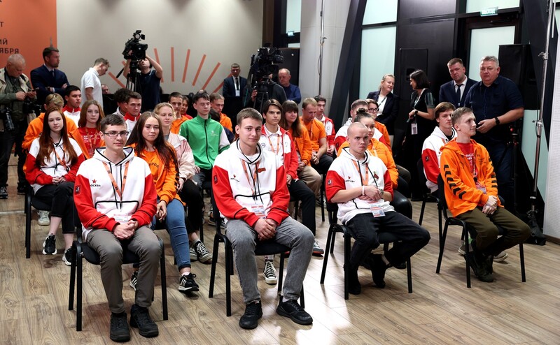 Участники Чемпионата высоких технологий из Татарстана встретились с Владимиром Путиным