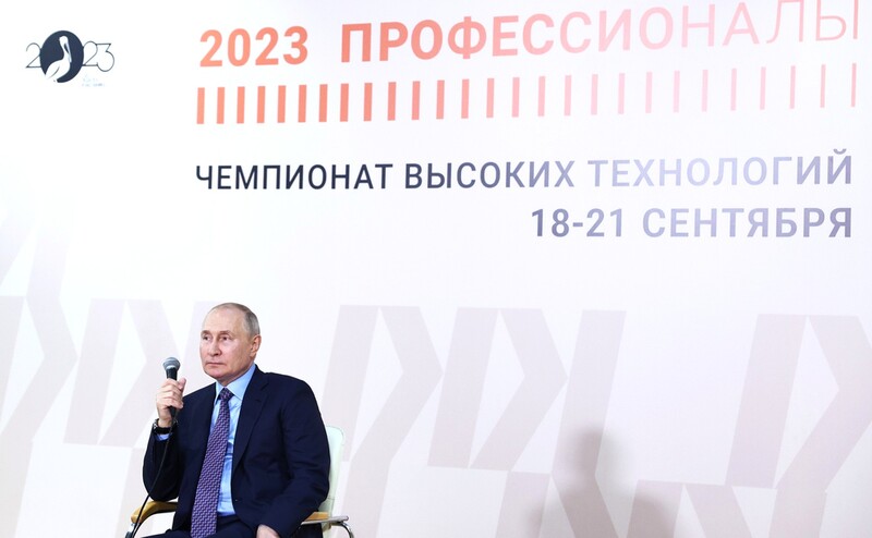 Участники Чемпионата высоких технологий из Татарстана встретились с Владимиром Путиным